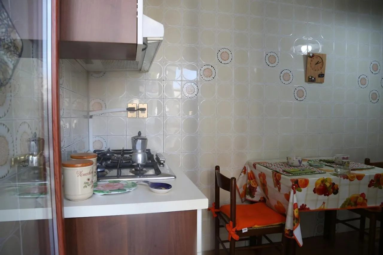 Stanza In Appartamento Neapol