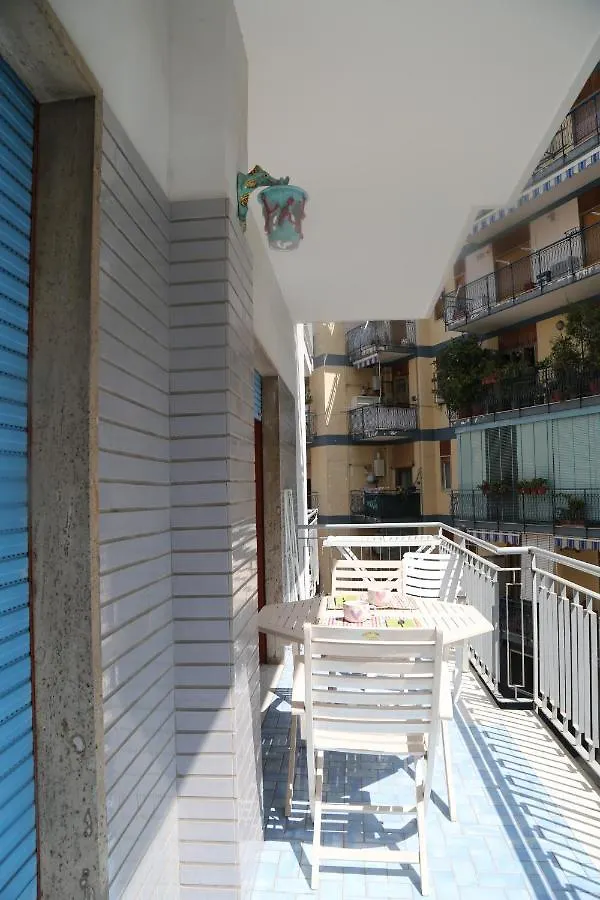 Stanza In Appartamento Neapol Bed & Breakfast